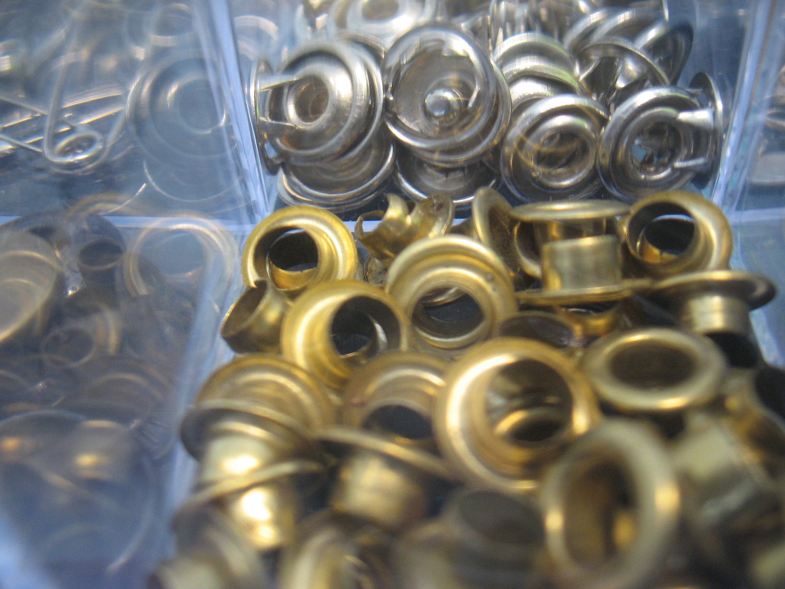 Gouden en zilveren gordijnringen